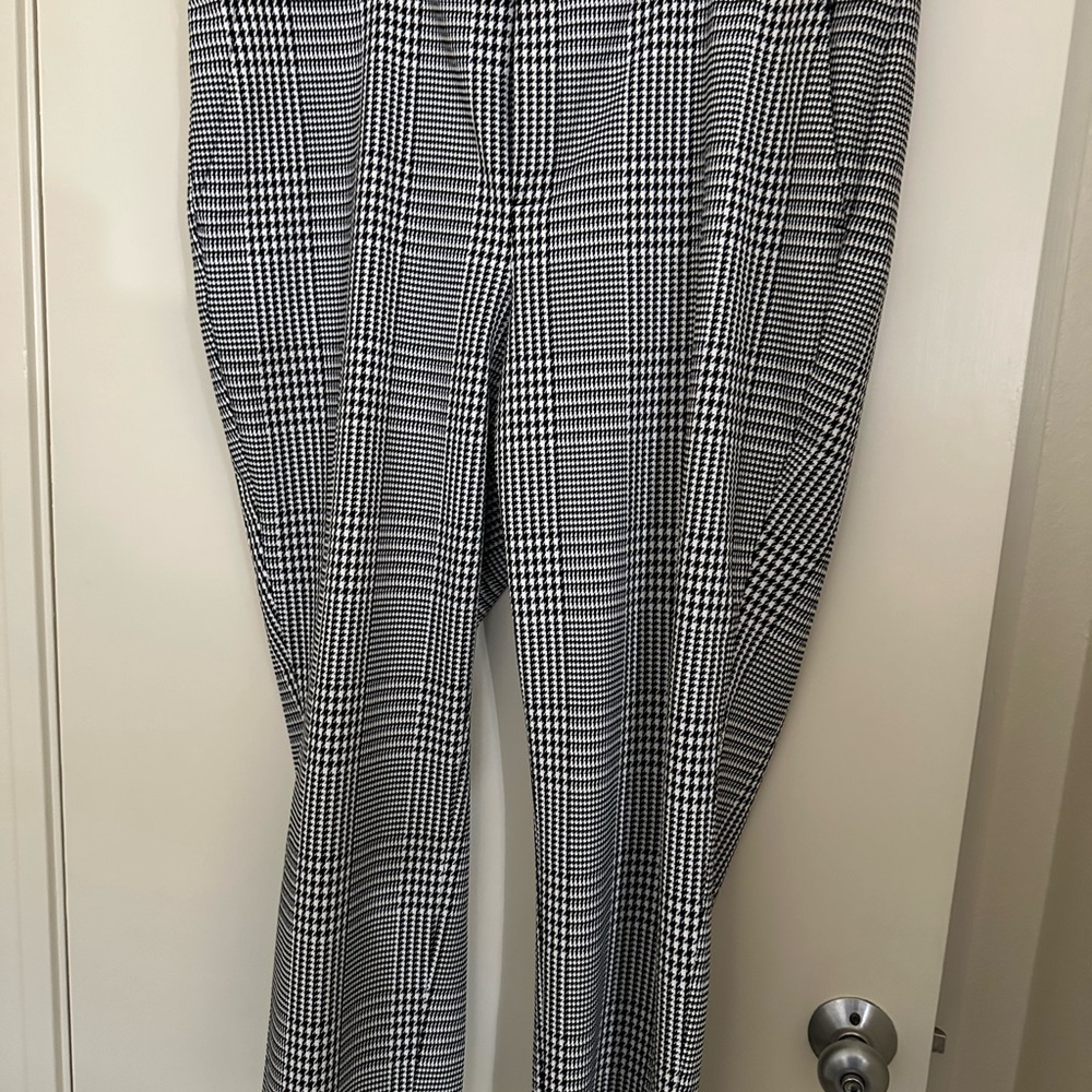 Banana Republic Black & White Houndstooth Cropped Pants - Picture 4 of 5